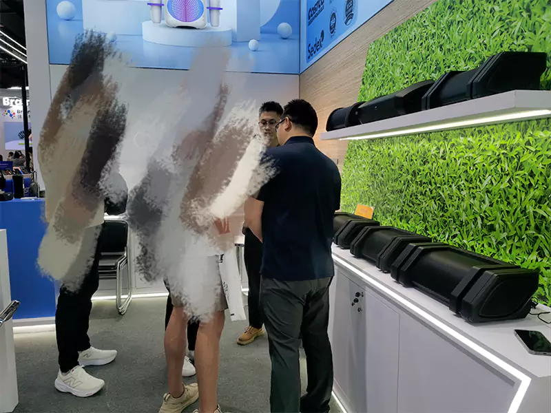 Canton Fair Day 1 Live! Immersive Tech Experience i Hall 8.1 J16-17